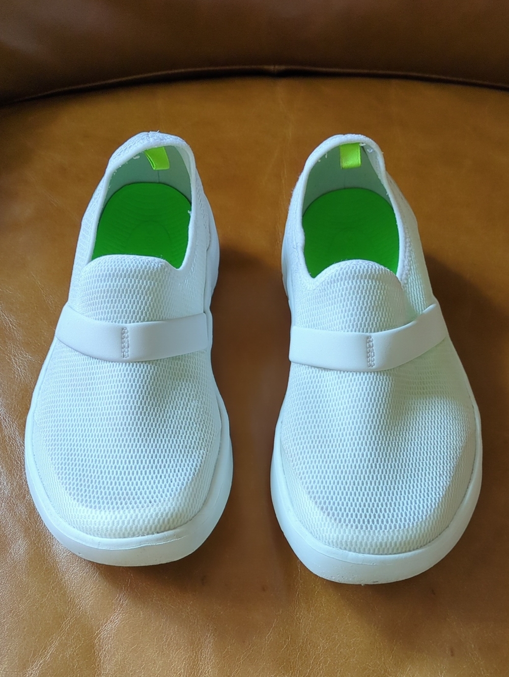 OOFOS Women's 8 EU 39 White Comfort Recovery Shoes.